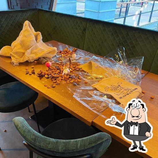 Must-Try Mixed Grill & Baklava at Almelo's Kreta Restaurant